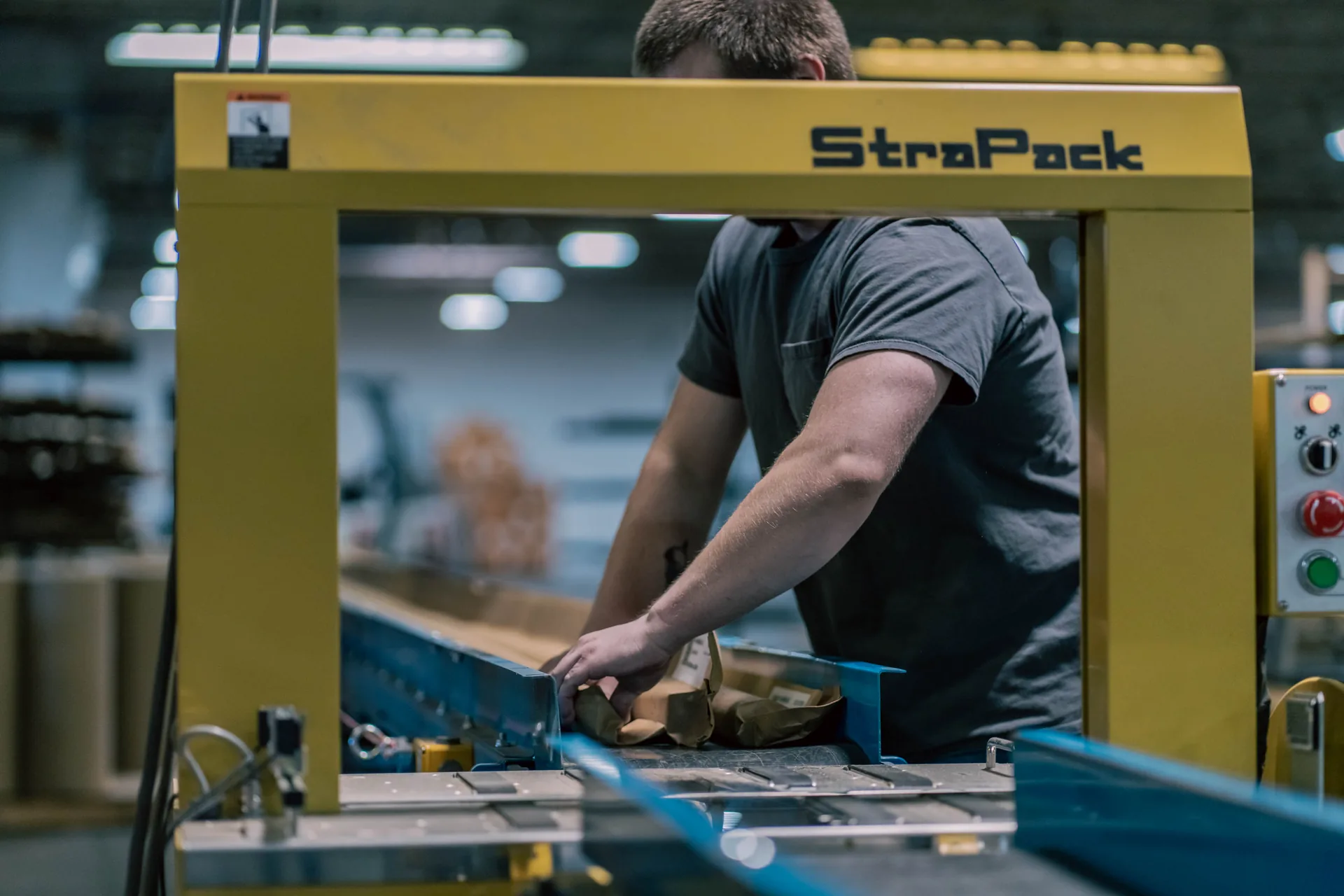 StraPack strapping machine, packaging operation